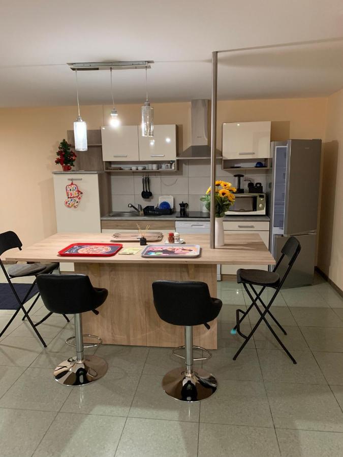 Deli Terasz B Apartman Free Parking, Self-Check-In Anytime Győr Kültér fotó