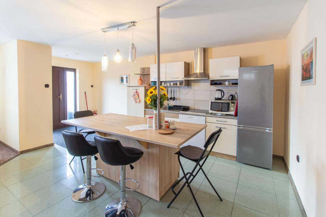 Deli Terasz B Apartman Free Parking, Self-Check-In Anytime Győr Kültér fotó