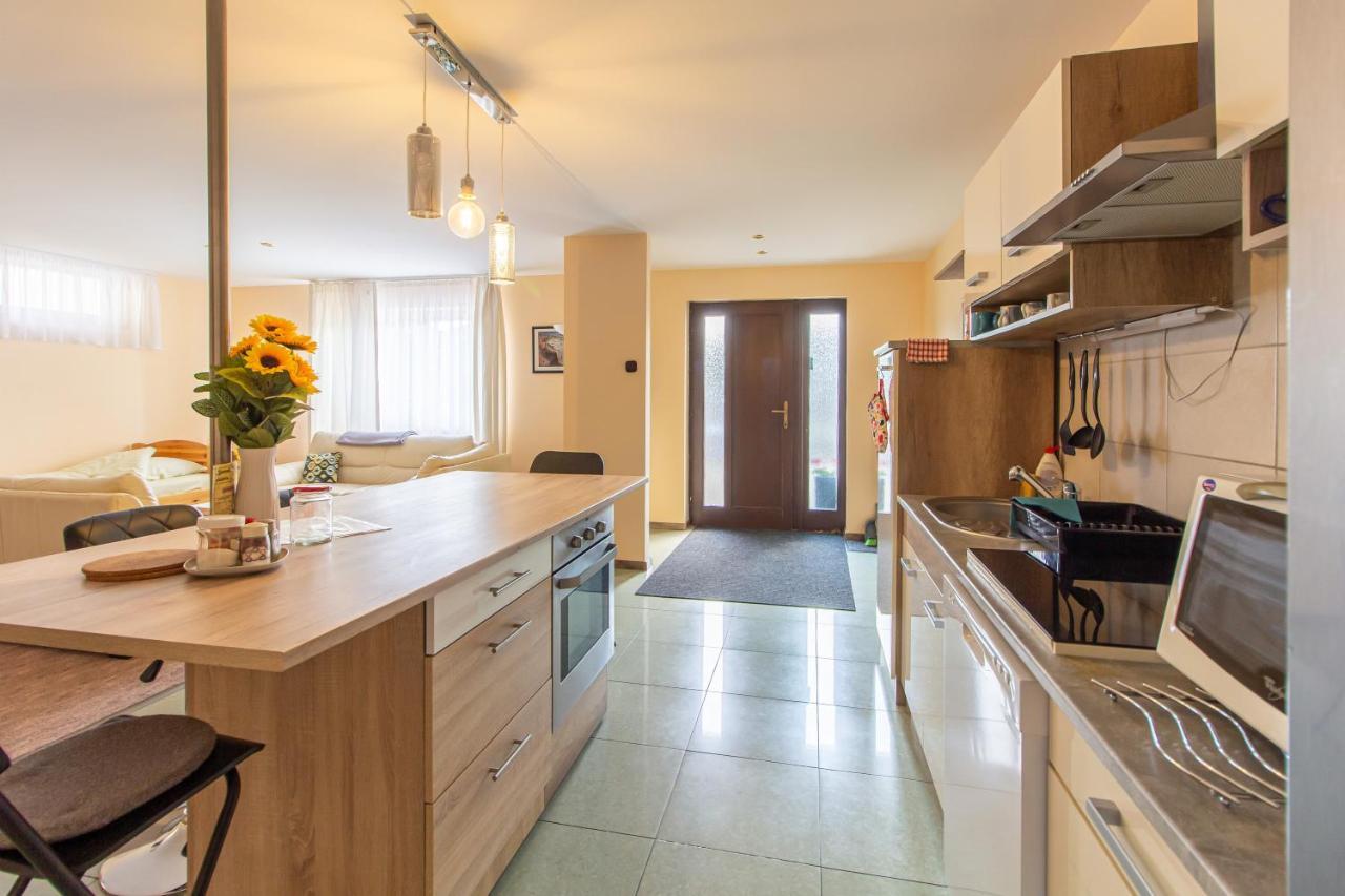 Deli Terasz B Apartman Free Parking, Self-Check-In Anytime Győr Kültér fotó
