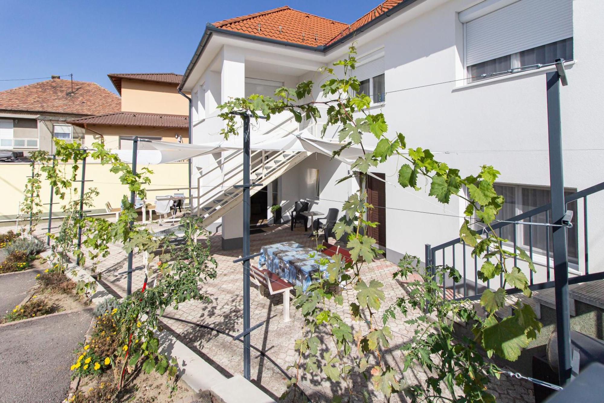 Deli Terasz B Apartman Free Parking, Self-Check-In Anytime Győr Kültér fotó